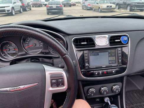 Used 2011 Chrysler 200 S image 4