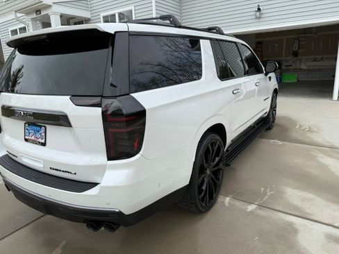 Used 2023 GMC Yukon XL Denali w/ Denali Reserve Package image 27