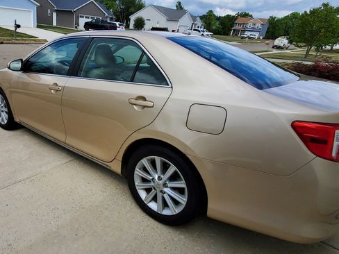 Used 2012 Toyota Camry XLE w/ Leather Pkg FWD image 5