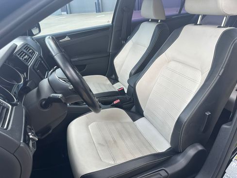 Used 2015 Volkswagen Jetta Sport image 10