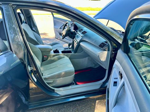 Used 2009 Toyota Camry LE FWD image 14