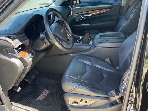 Used 2017 Cadillac Escalade Luxury image 8