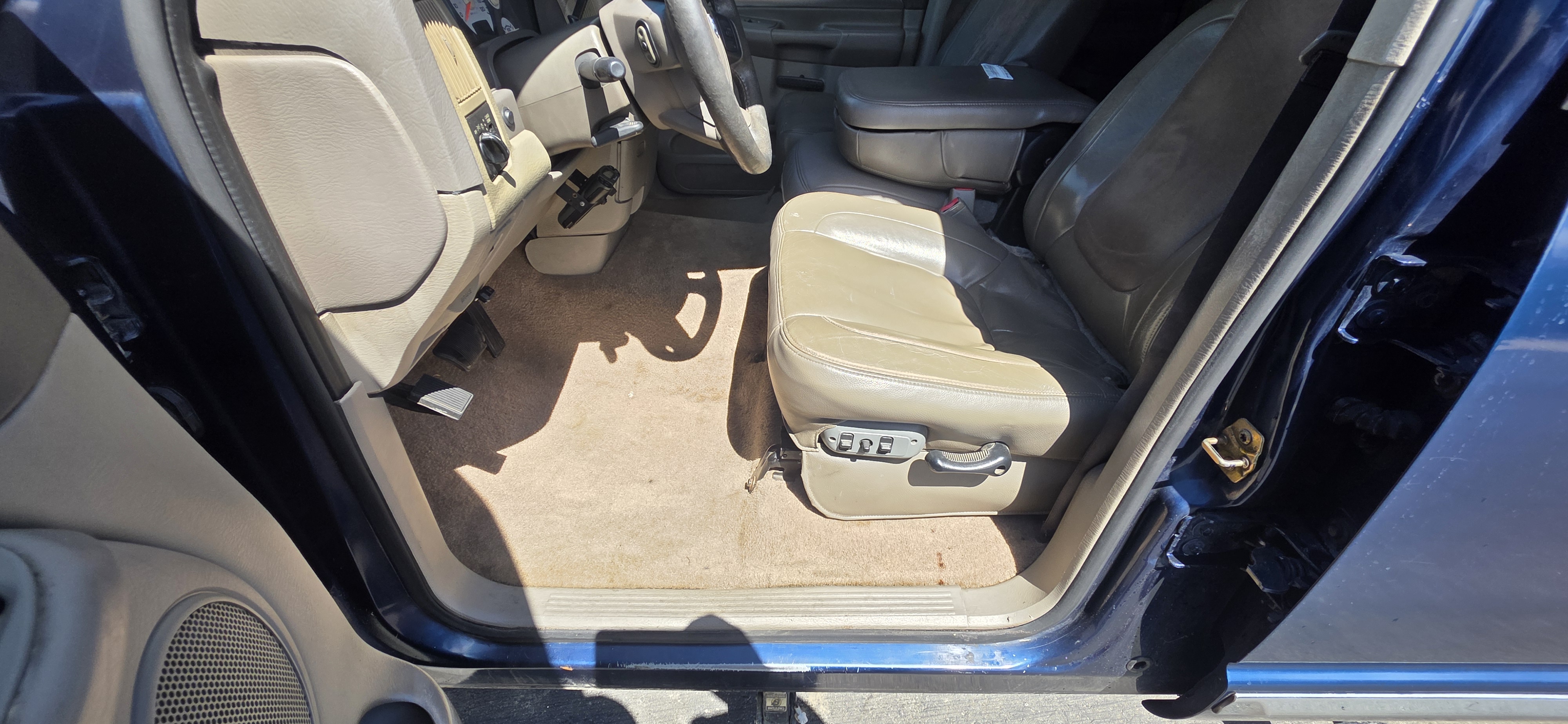 Used 2004 Dodge Ram 2500 Truck SLT w/ Trailer Tow Group RWD image 9