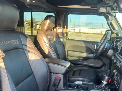 Used 2022 Jeep Wrangler Unlimited Rubicon w/ Trailer Tow Package image 14