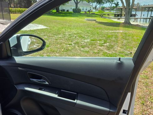 Used 2015 Chevrolet Cruze LT image 18