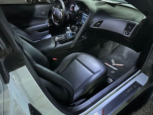 Used 2019 Chevrolet Corvette Z06 RWD image 12