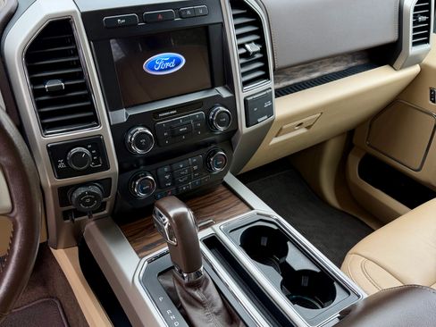 Used 2020 Ford F150 Lariat image 11