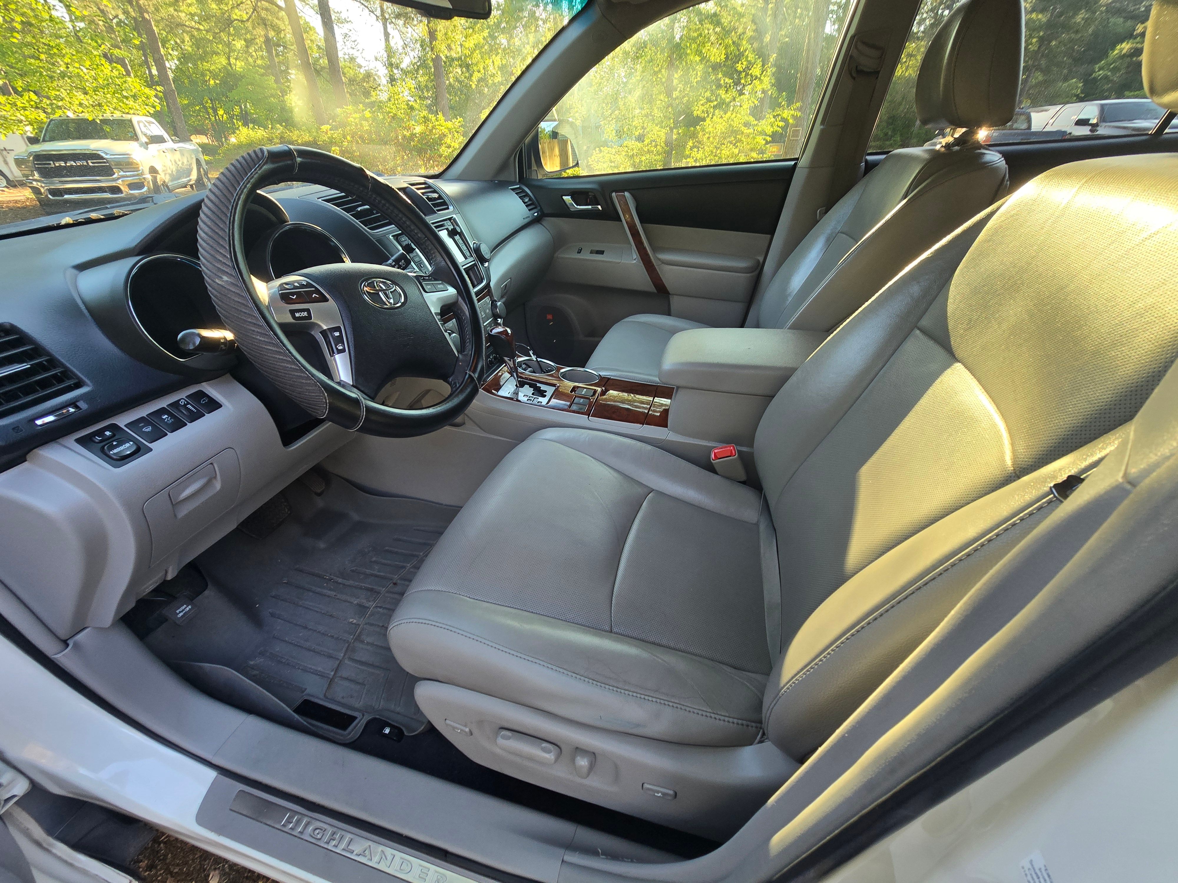 Used 2013 Toyota Highlander Limited FWD image 6
