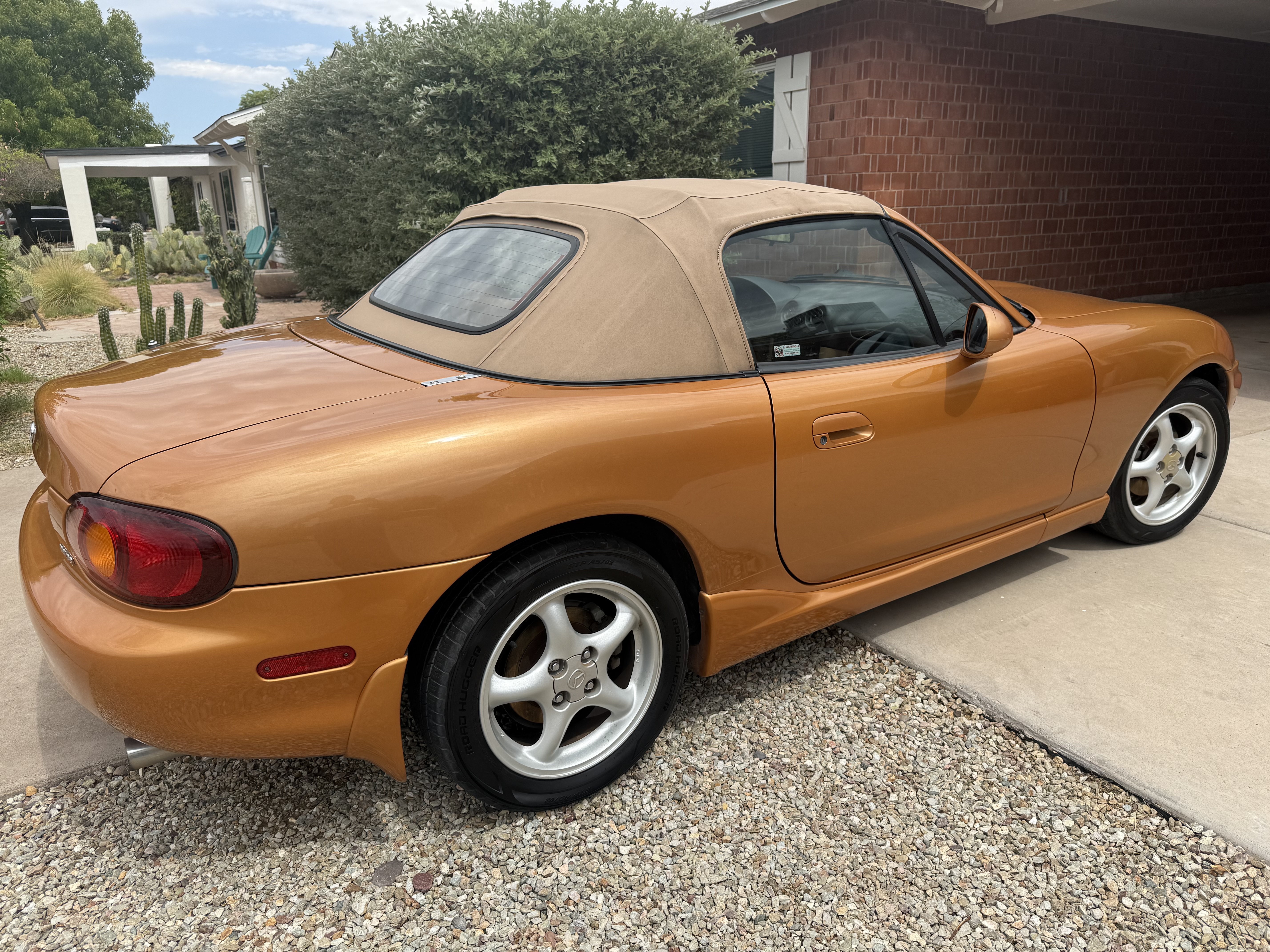 Used 2000 MAZDA MX-5 Miata LS RWD image 1