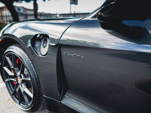 Used 2025 Porsche Taycan GTS image 15