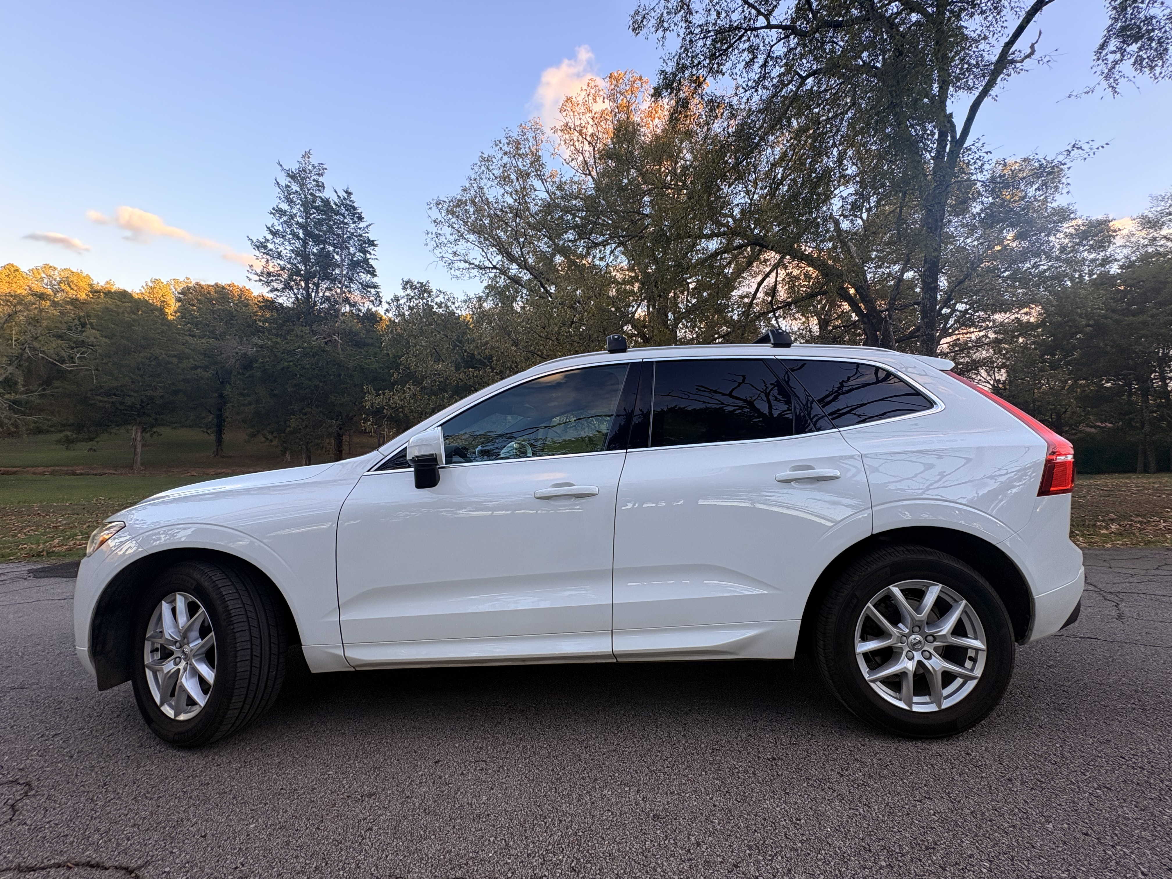 Used 2020 Volvo XC60 T5 Momentum AWD/4WD image 4