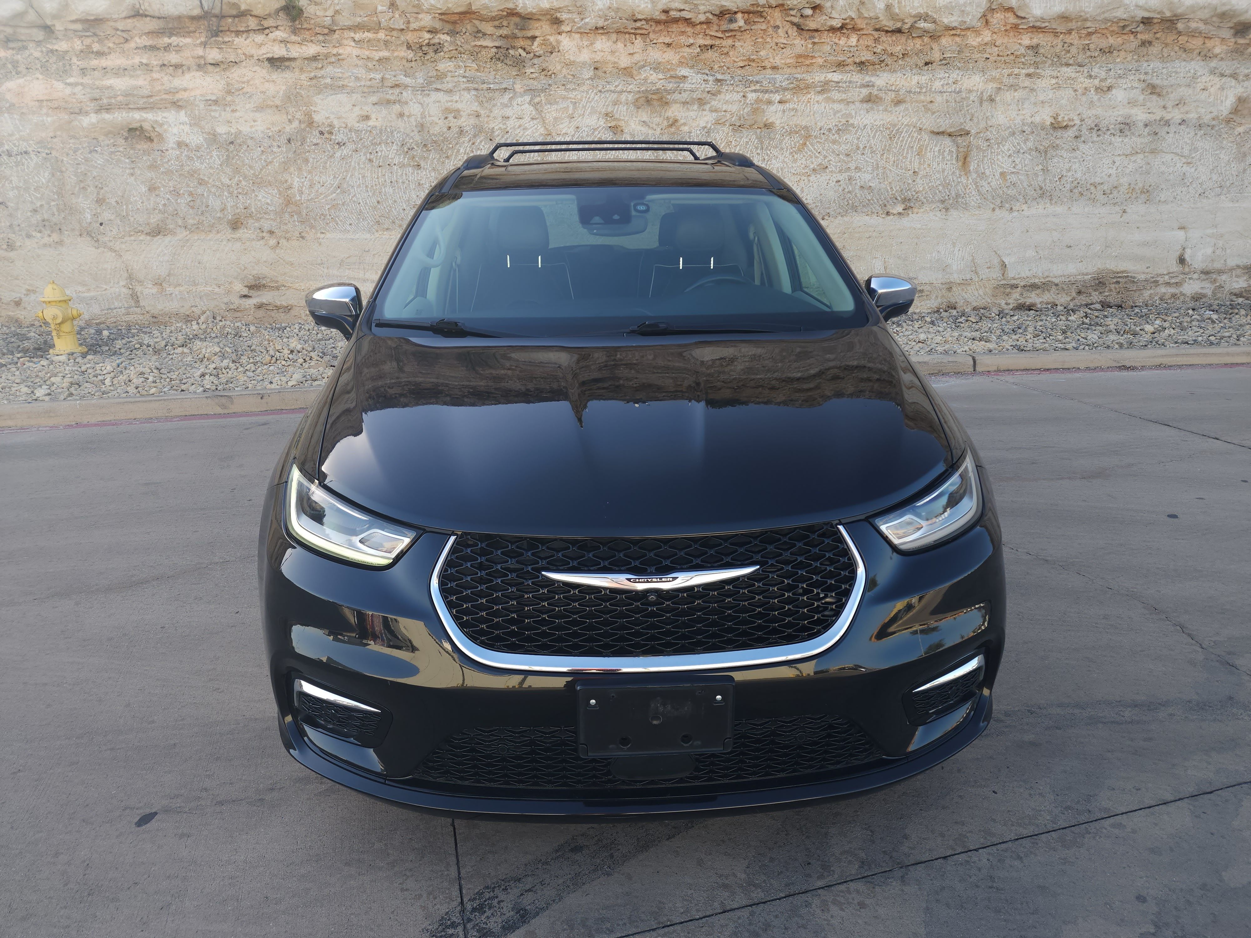Used 2022 Chrysler Pacifica Limited FWD image 8