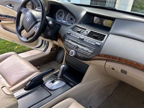 Used 2010 Honda Accord EX-L image 9