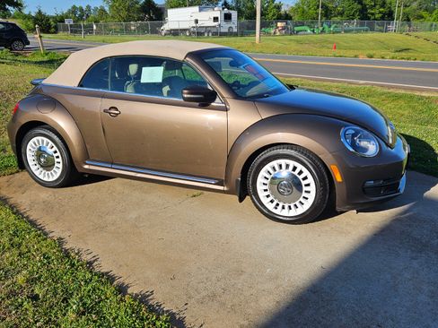 Used 2013 Volkswagen Beetle 2.5 FWD image 1
