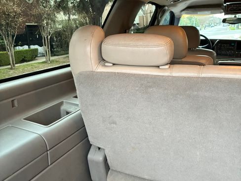 Used 2002 Chevrolet Suburban LT image 26