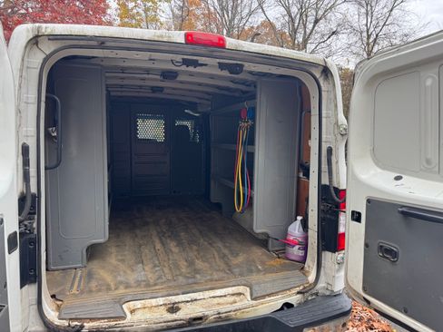 Used 2013 Nissan NV 2500 SV image 11