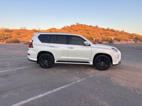 Used 2022 Lexus GX 460 Premium w/ Accessory Package AWD/4WD image 4