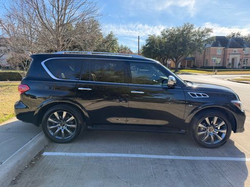 Used 2017 INFINITI QX80 Signature Edition image 2