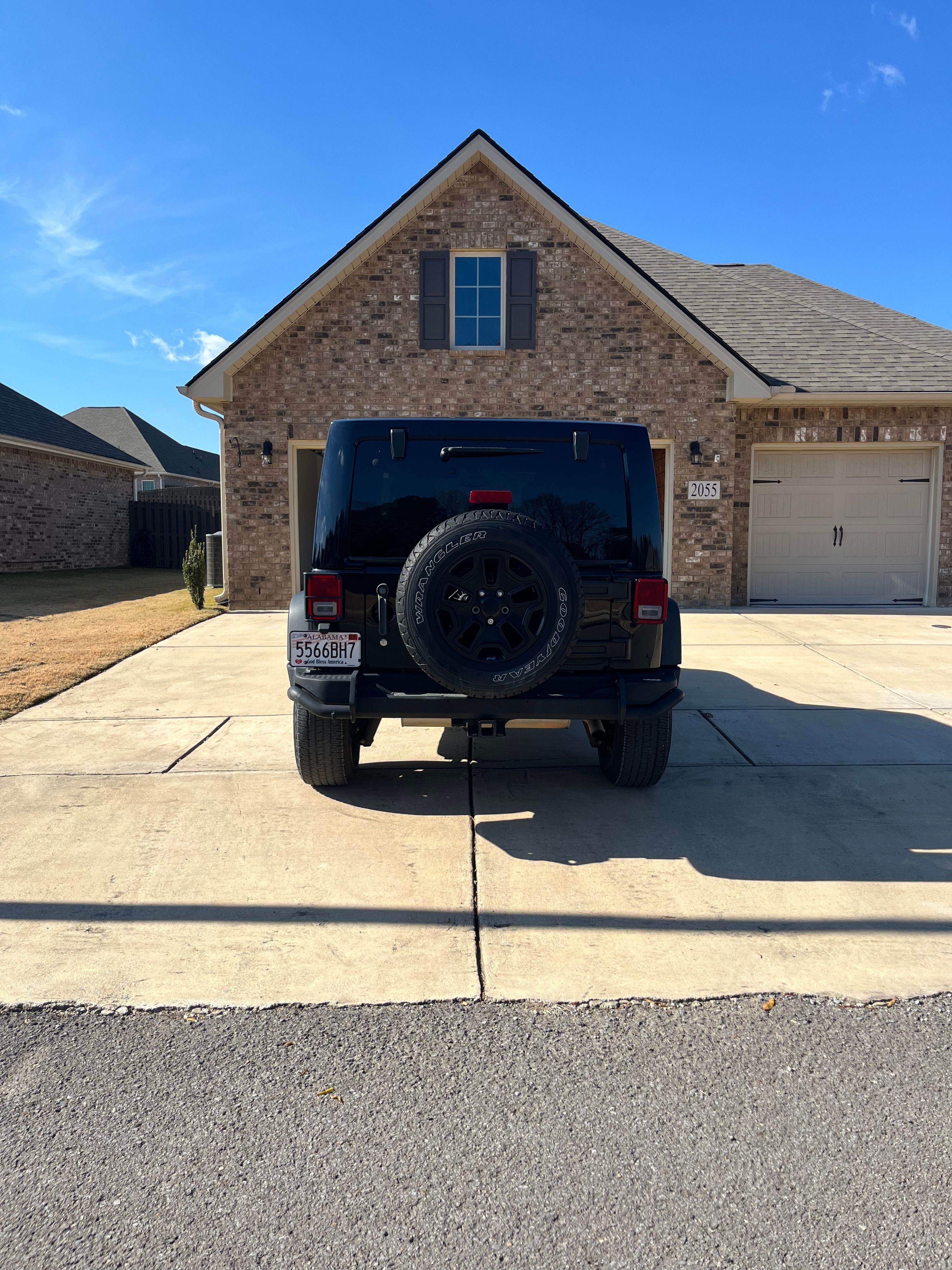 Used 2013 Jeep Wrangler Unlimited Sahara AWD/4WD image 8