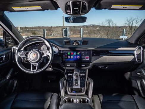 Used 2020 Porsche Cayenne Sport Utility 4D image 23