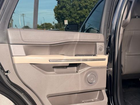 Used 2018 Ford Expedition XLT w/ Equipment Group 201A RWD image 19
