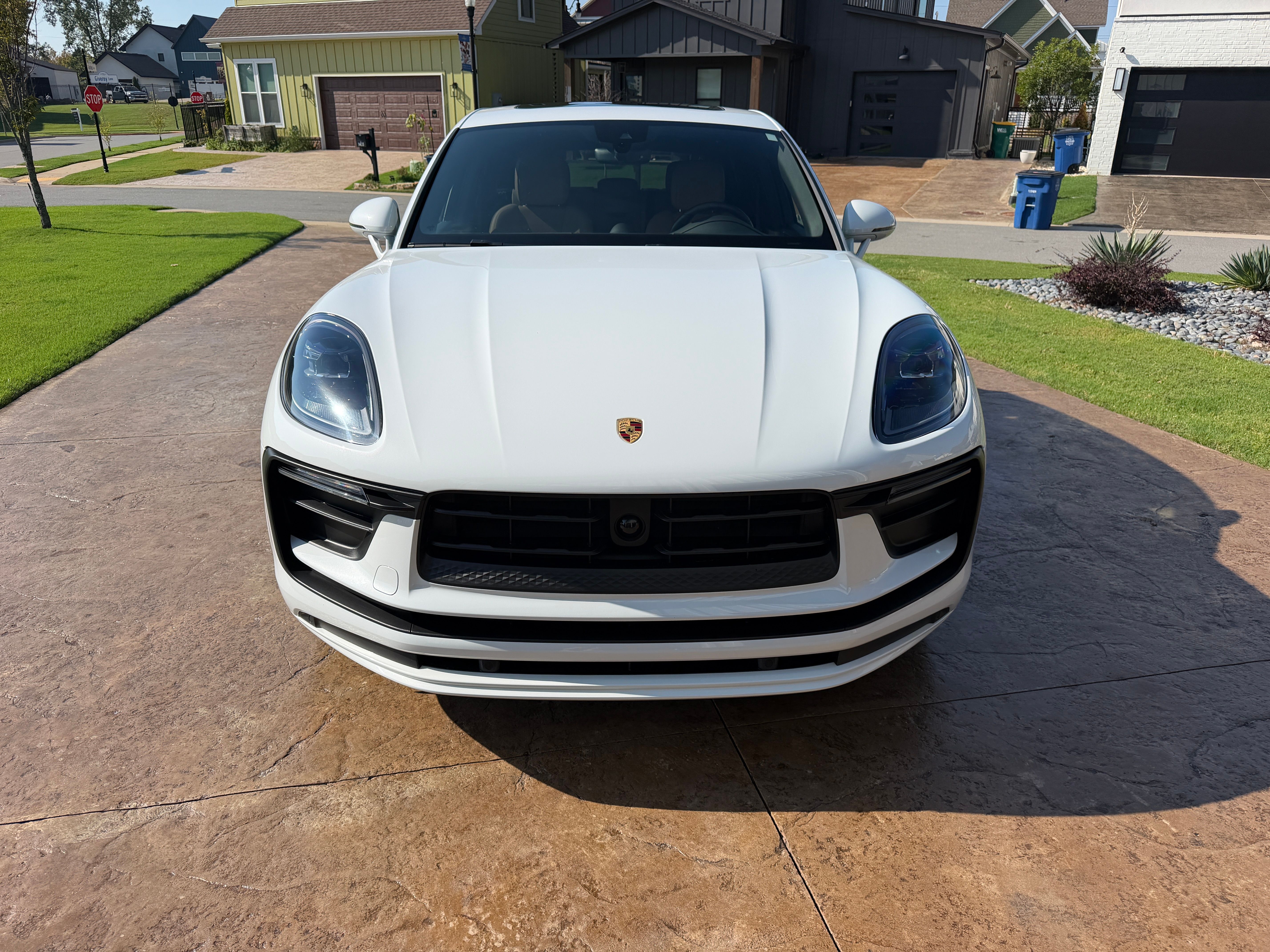 Used 2024 Porsche Macan AWD/4WD image 2