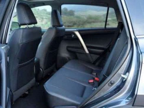 Used 2013 Toyota RAV4 XLE FWD image 3