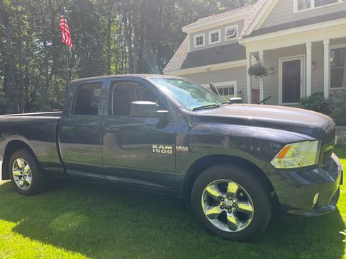 Used 2018 RAM 1500 Express w/ Express Value Package AWD/4WD image 12