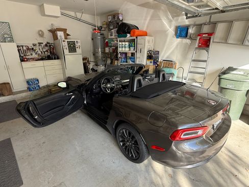 Used 2017 FIAT 124 Spider Classica RWD image 5