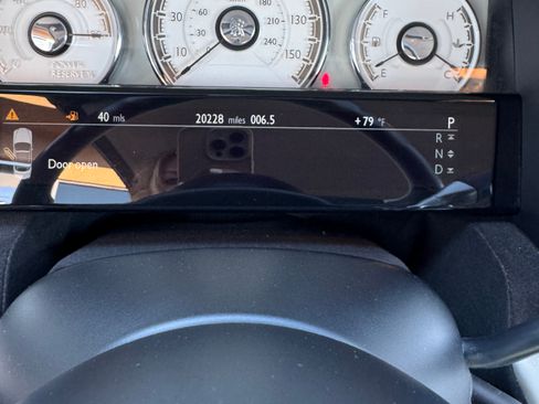 Used 2017 Rolls-Royce Dawn image 9