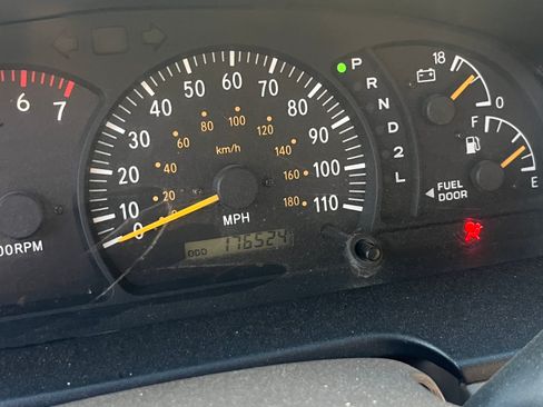 Used 2004 Toyota Tundra Limited image 10