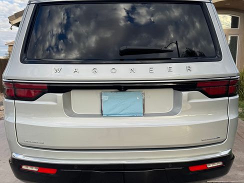 Used 2022 Jeep Wagoneer Series I image 5