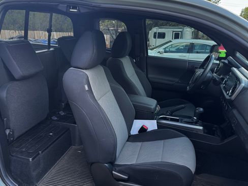 Used 2023 Toyota Tacoma TRD Off-Road w/ TRD Premium Off Road Package image 8