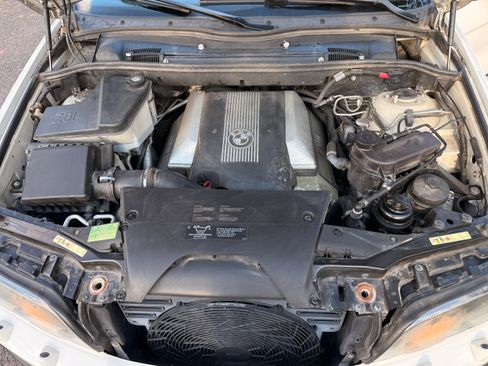 Used 2003 BMW X5 4.4i AWD/4WD image 16