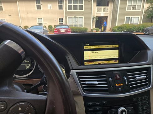 Used 2010 Mercedes-Benz E 350 4MATIC Sedan image 6