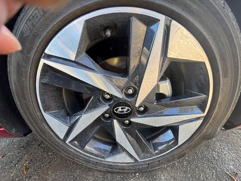 Used 2023 Hyundai Elantra Limited w/ Cargo Package image 14