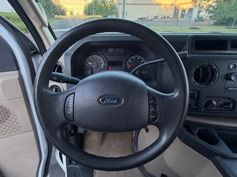 Used 2013 Ford E-350 and Econoline 350 XLT RWD image 24