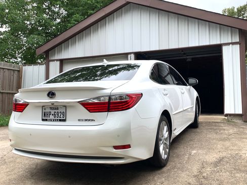Used 2013 Lexus ES 300h w/ Luxury Pkg FWD image 6