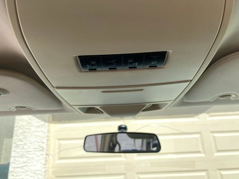 Used 2009 Chrysler Town & Country Touring image 10