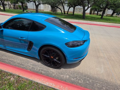 Used 2020 Porsche 718 Cayman RWD image 18