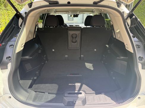 Used 2020 Nissan Rogue SV image 19