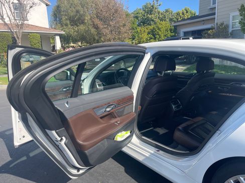 Used 2017 BMW 740i image 5