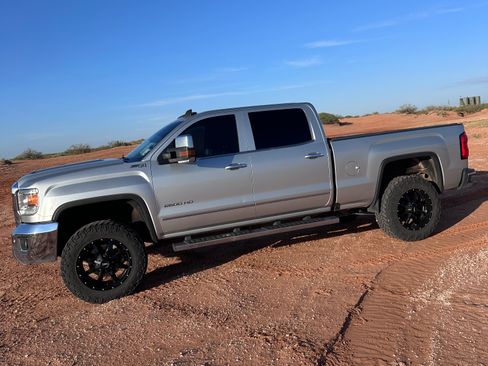 Used 2019 GMC Sierra 2500 SLT w/ Duramax Plus Package image 4