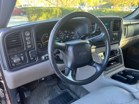 Used 2001 Chevrolet Suburban 2500 LT w/ LT Preferred Equipment Group image 15
