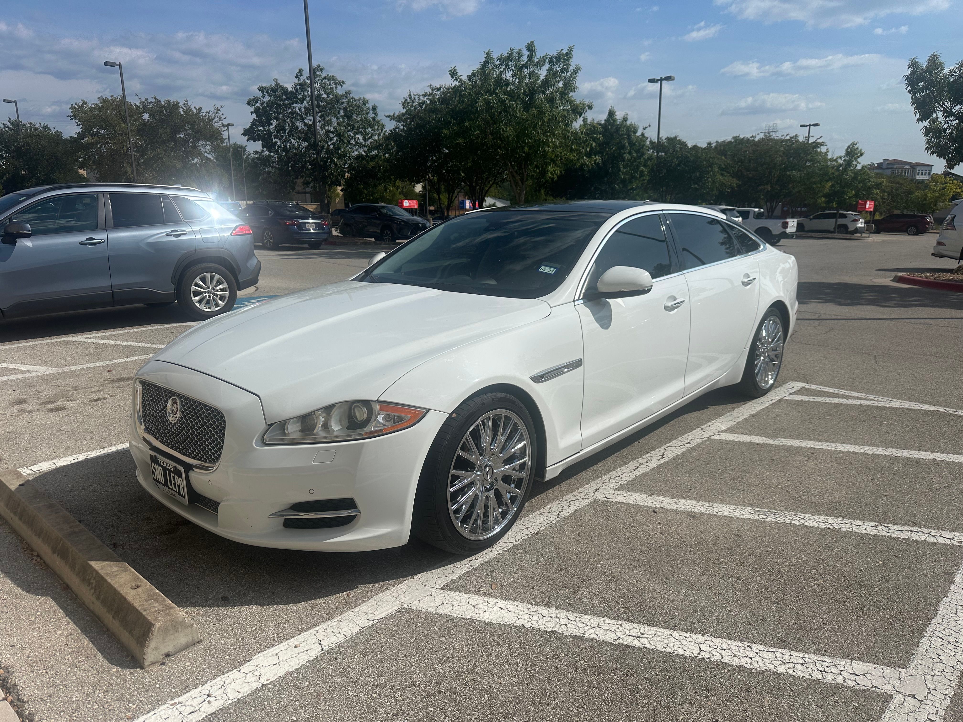 Used 2015 Jaguar XJ L Portfolio RWD image 16