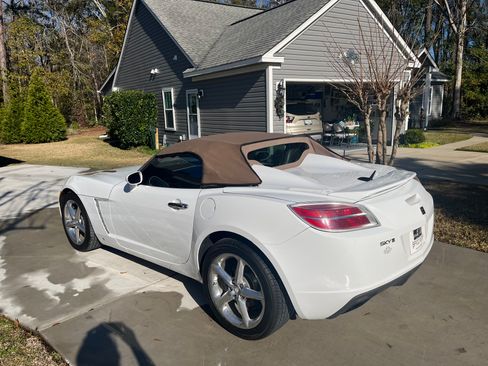 Used 2008 Saturn Sky Red Line image 2