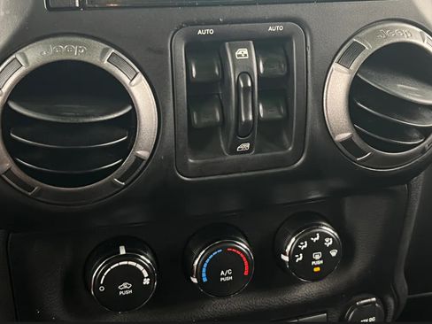 Used 2013 Jeep Wrangler Unlimited Sport image 15