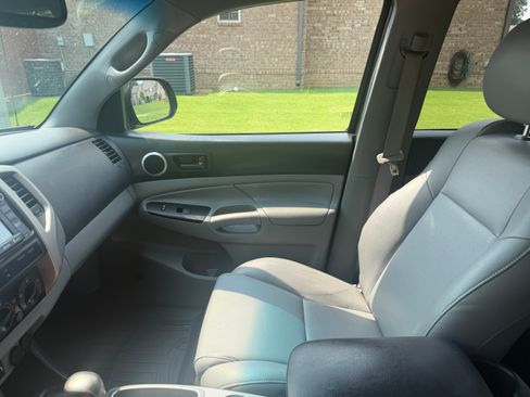 Used 2014 Toyota Tacoma 4x4 Double Cab w/ Limited Package image 22