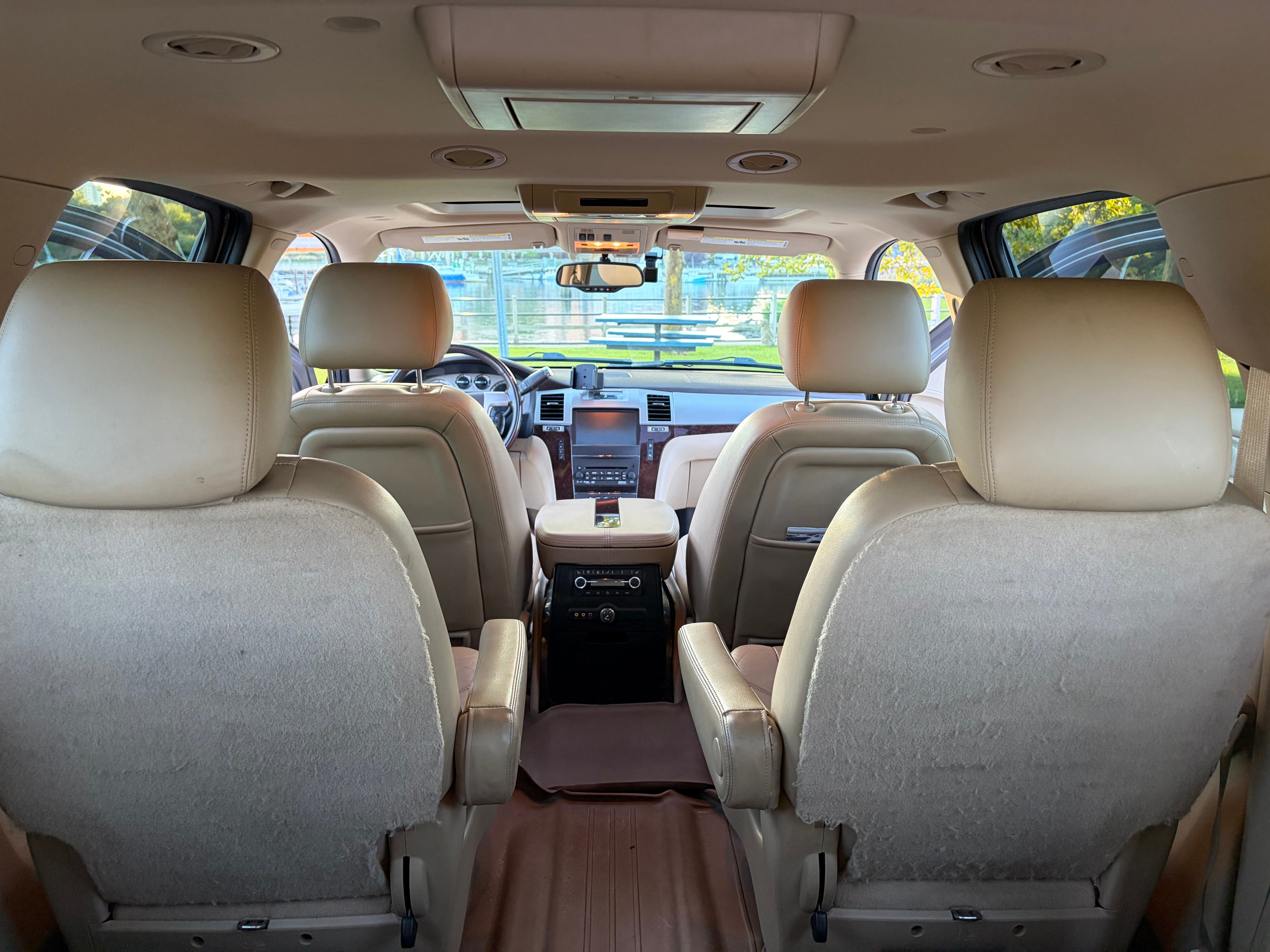 Used 2011 Cadillac Escalade ESV Premium AWD/4WD image 23