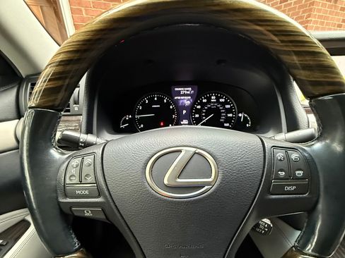 Used 2016 Lexus LS 460 AWD w/ Comfort Package image 9